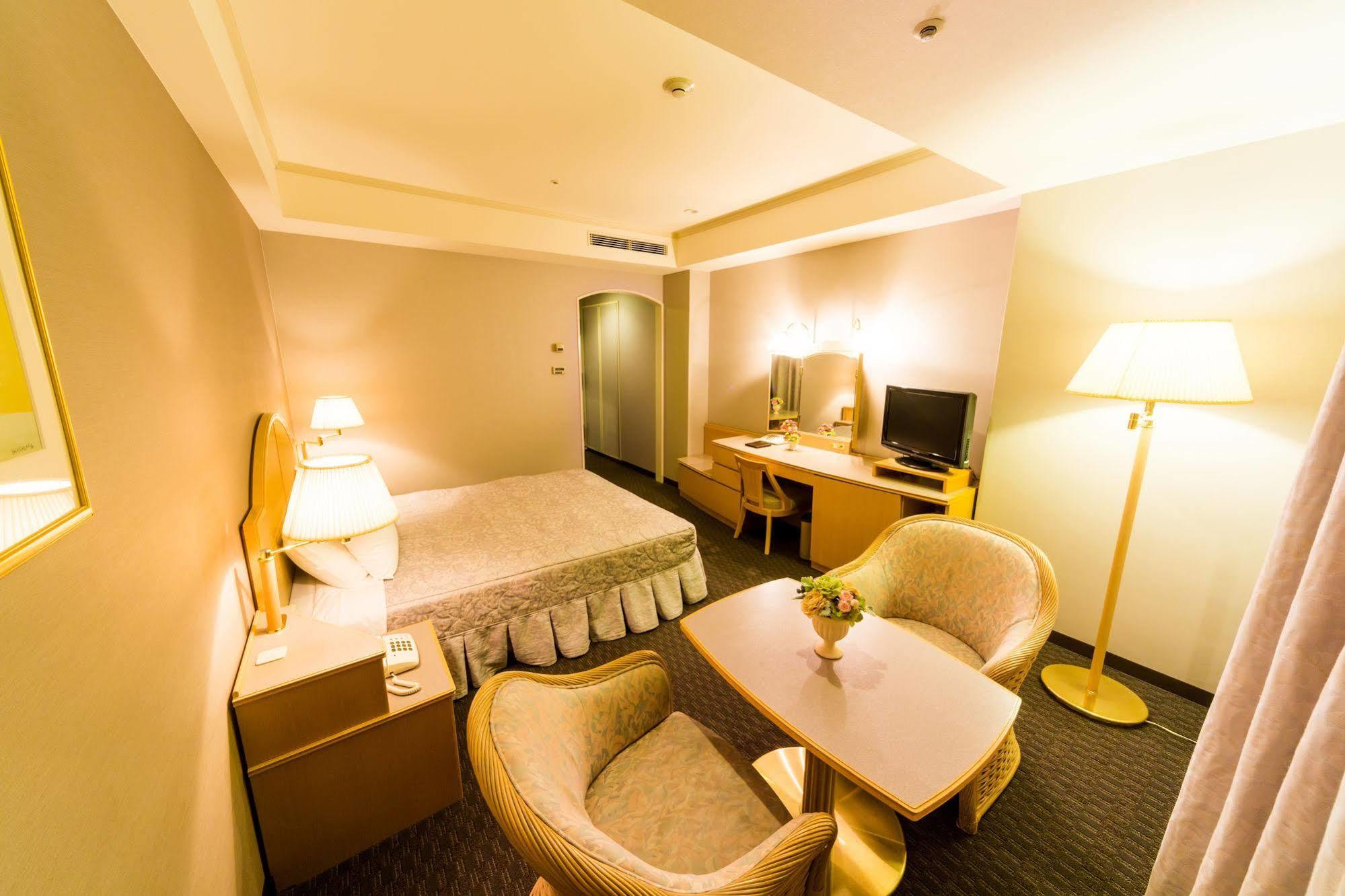 The Crown Palais New Hankyu Kochi Esterno foto