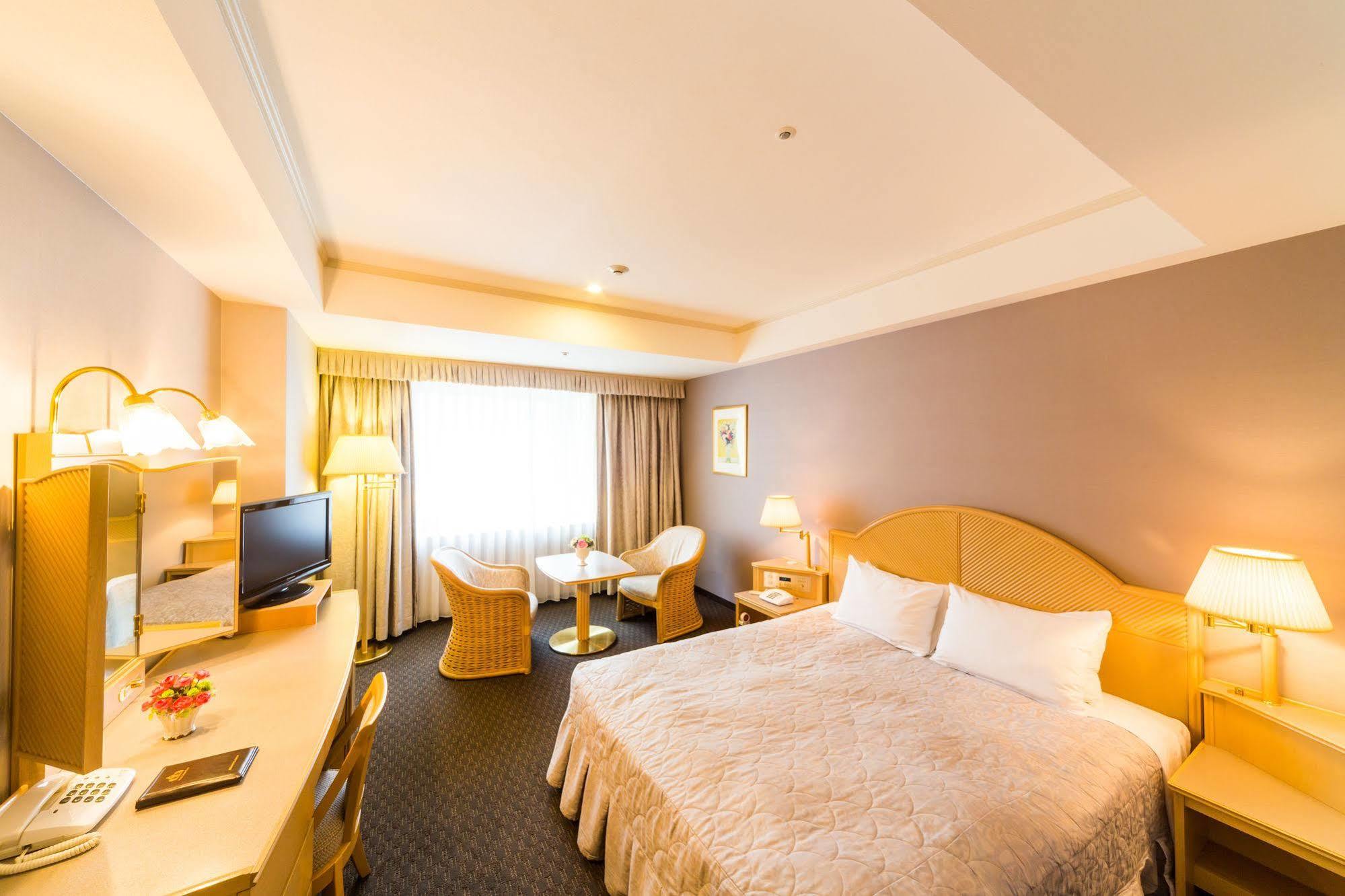 The Crown Palais New Hankyu Kochi Esterno foto