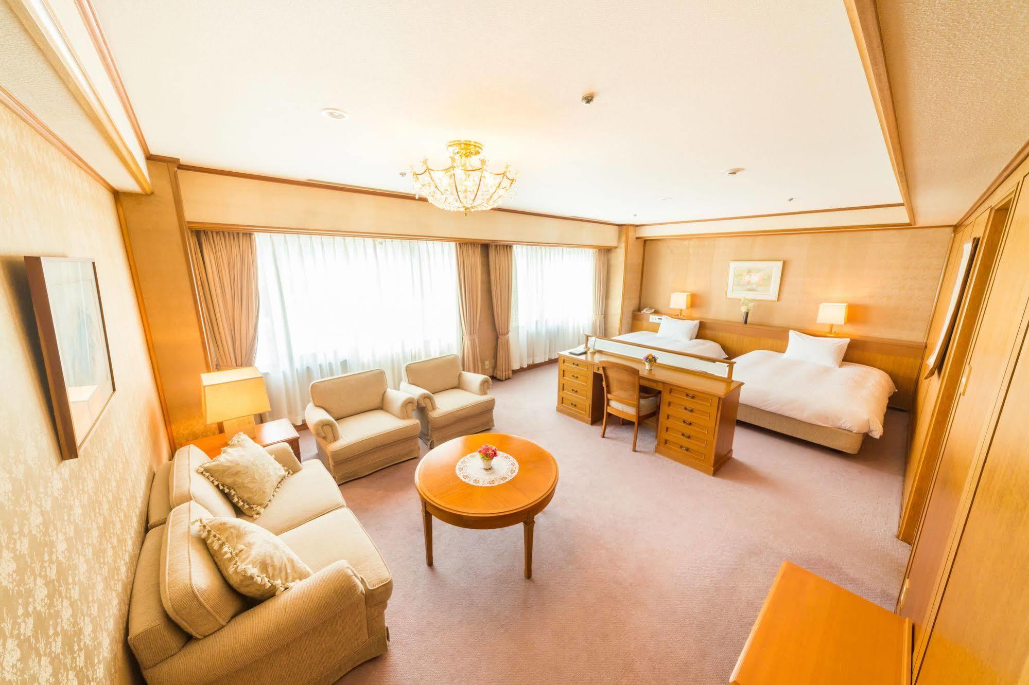 The Crown Palais New Hankyu Kochi Esterno foto