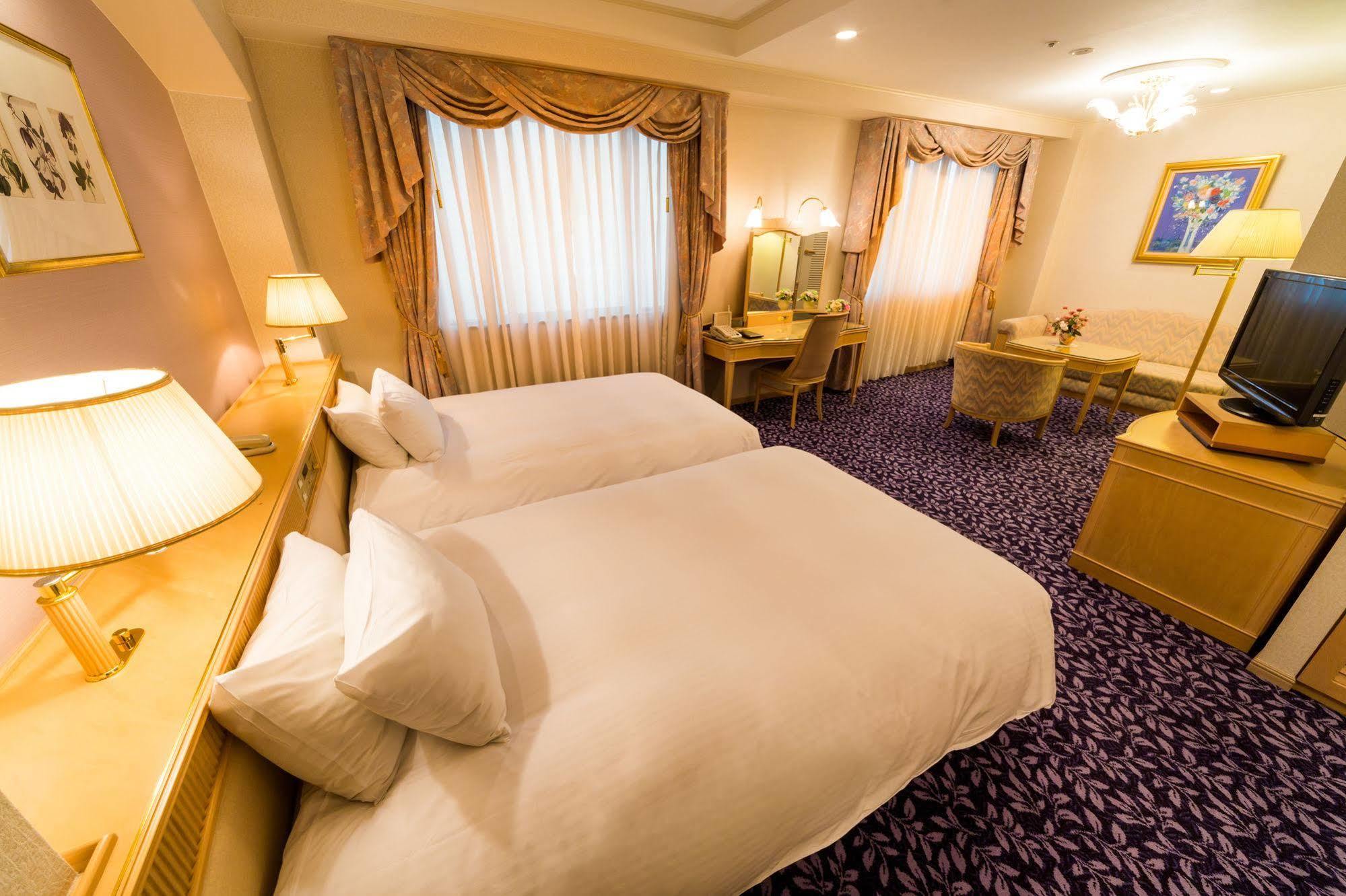 The Crown Palais New Hankyu Kochi Esterno foto