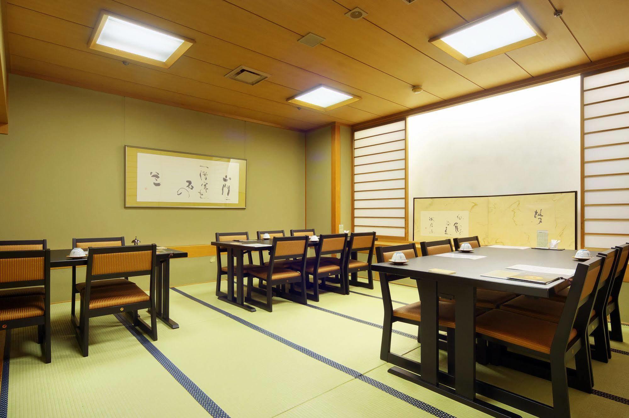The Crown Palais New Hankyu Kochi Esterno foto